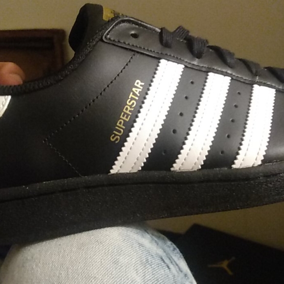 Adidas Superstars 9 1/5 - Picture 2 of 3